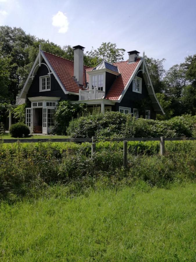 Huize Koempoelan Bed & Breakfast Naarden Exterior photo