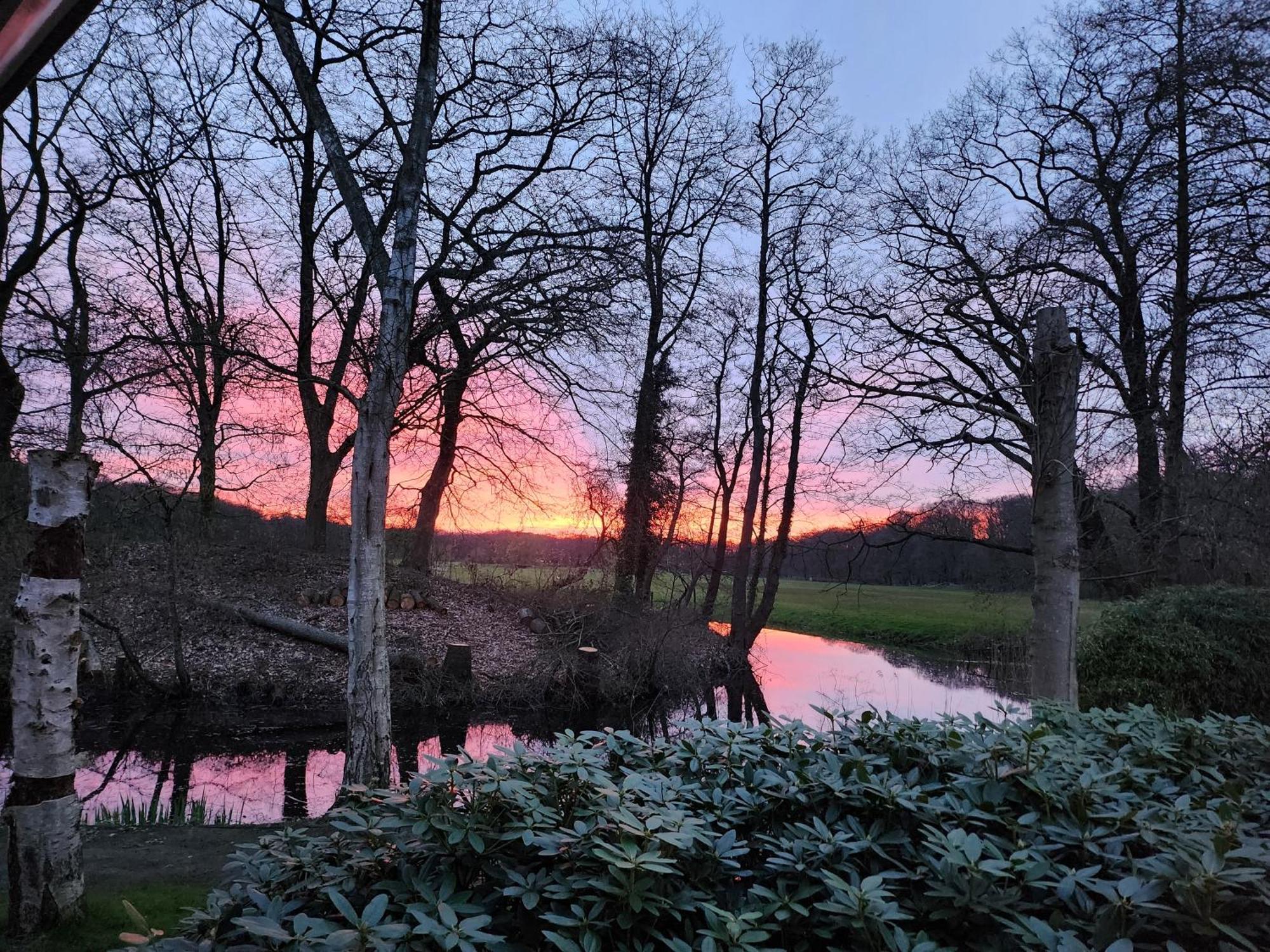 Huize Koempoelan Bed & Breakfast Naarden Exterior photo